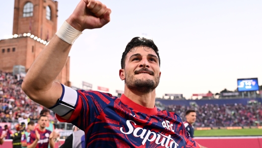 BOLOGNA, ITALY - NOVEMBER 02:  Riccardo Orsolini of Bologna celebrates during the Serie A match between Bologna and Lecce at Stadio Renato Dall'Ara on November 02, 2024 in Bologna, Italy. (Photo by Alessandro Sabattini/Getty Images)