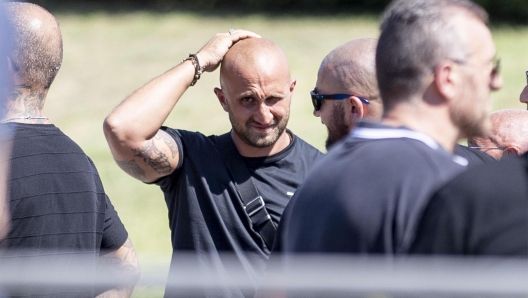 Luca Lucci, capo degli ultrà della tifoseria del Milan, ai funerali di Fabrizio Piscitelli al santuario del Divino Amore, Roma, 21 agosto 2019. In chiesa potranno entrare solo cento persone indicate dalla famiglia.
ANSA/MASSIMO PERCOSSI