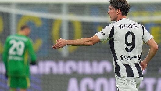 Juventus' Dusan Vlahovic celebrates after scoring  1-1   during  the Serie A soccer match between Inter and Juventus at the San Siro Stadium in Milan, North Italy - Sunday, October  27 , 2024. Sport - Soccer . (Photo by Spada/Lapresse)