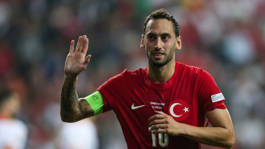 SAMSUN, TURKEY - OCTOBER 11: Hakan Calhanoglu of Turkey reacts during the UEFA Nations League 2024/25 League B Group B4 match between Turkiye and Montenegro at Samsun Stadium on October 11, 2024 in Samsun, Turkey. (Photo by Ahmad Mora/Getty Images)