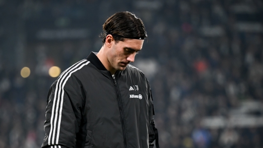 TURIN, ITALY - NOVEMBER 09: Dusan Vlahovic of Juventus looks down prior to the Serie A match between Juventus and Torino at Juventus Stadium on November 09, 2024 in Turin, Italy. (Photo by Daniele Badolato - Juventus FC/Juventus FC via Getty Images)