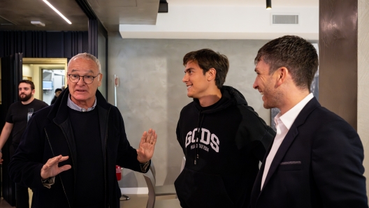 ROME, ITALY - NOVEMBER 14: AS Roma new coach Claudio Ranieri meets the Sports Director Florent Ghisolfi and Paulo Dybala during his first day at Centro Sportivo Fulvio Bernardini on November 14, 2024 in Rome, Italy. (Photo by Fabio Rossi/AS Roma via Getty Images)