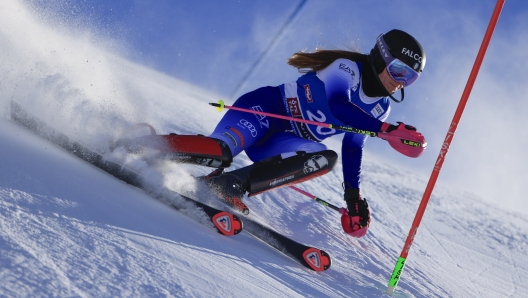 Italy's Martina Peterlini speeds down the course during an alpine ski, women's World Cup slalom, in Gurgl, Austria, Saturday, Nov. 23, 2024. (AP Photo/Giovanni Maria Pizzato)