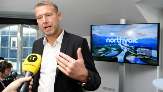 (FILES) In this file photo taken on October 19, 2017 Northvolt's CEO Peter Carlsson speaks during a press conference in Stockholm. Sweden's beleaguered electric car battery maker Northvolt announced on November 22, 2024 the resignation of its CEO Peter Carlsson, hours after the company sought bankruptcy protection in the US while it reorganises its business. (Photo by Anders WIKLUND / TT NEWS AGENCY / AFP) / Sweden OUT