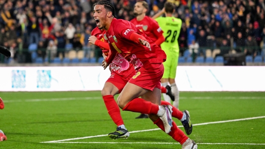 Carrarese's Devid Bouah celebrates after scoring the 1-0 goal for his team during the Serie B soccer match between Carrarese and Pisa at the Dei Marmi Stadium in Carrara, Italy - Saturday, November 23, 2024. Sport - Soccer . (Photo by Tano Pecoraro/Lapresse)