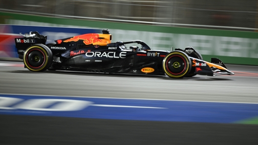 Red Bull Racing's Dutch driver Max Verstappen races during the Las Vegas Formula One Grand Prix in Las Vegas, Nevada on November 23, 2024. (Photo by Patrick T. Fallon / AFP)