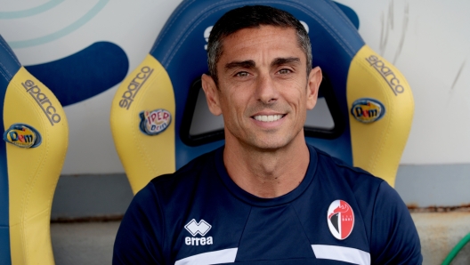 Moreno Longo allenatore (SSC Bari); durante la partita tra Frosinone e Bari del Campionato italiano di calcio Serie BKT 2024/2025 - Stadio Benito Stirpe, Frosinone, Italia - 22 Settembre  2024 - Sport (Photo by Alessandro Garofalo/LaPresse)   Moreno Longo head coach (SSC Bari);   during the Serie BKT soccer match between Frosinone and Bari at the Benito Stirpe  Stadium in Frosinone, southern italy - Sunday, September 22 , 2024. Sport - Soccer .  (Photo by Alessandro Garofalo/LaPresse)