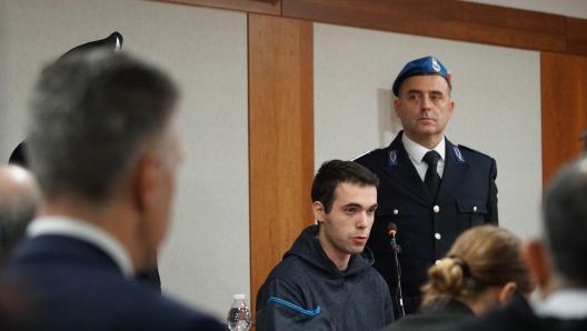 Filippo Turetta durante l'interrogatorio come imputato nel processo per l'omicidio dell'ex fidanzata, Giulia Cecchettin, nell'aula della Corte d'Assise di Venezia, 25 ottobre 2024. ANSA/ ANDREA MEROLA