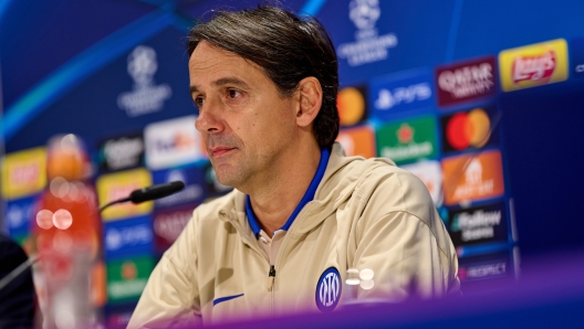 BERN, SWITZERLAND - OCTOBER 22: Head Coach Simone Inzaghi of FC Internazionale speaks with the media during the UEFA Champions League 2024/25 League Phase MD3 press conference at Stadion Wankdorf on October 22, 2024 in Bern, Switzerland. (Photo by Mattia Ozbot - Inter/Inter via Getty Images)