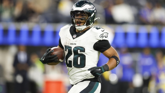 epa11739188 Philadelphia Eagles running back Saquon Barkley runs in the ball for a touchdown during the second half of the NFL game between the Philadelphia Eagles and the Los Angeles Rams in Inglewood, California, USA, 24 November 2024.  EPA/CAROLINE BREHMAN