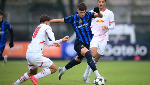 MILAN, ITALY - NOVEMBER 26: Luka Topalovic of FC Internazionale U20 in action during the UEFA Youth League 2024/25 match between FC Internazionale Milano U20 and RB Leipzig U20 at Konami Youth Development Centre in memory of Giacinto Facchetti (Interello) on November 26, 2024 in Milan, Italy. (Photo by Mattia Pistoia - Inter/Inter via Getty Images)