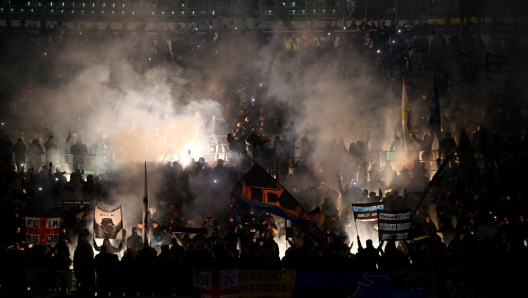 MILAN, ITALY - NOVEMBER 10: Fans of FC Internazionale are seen during the Serie A match between FC Internazionale and Napoli at Stadio Giuseppe Meazza on November 10, 2024 in Milan, Italy. (Photo by Mattia Ozbot - Inter/Inter via Getty Images)