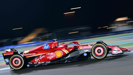 TOPSHOT - Ferrari's Monegasque driver Charles Leclerc drives during the sprint qualifying session ahead of the Qatari Formula One Grand Prix at the Lusail International Circuit in Lusail, north of Doha, on November 29, 2024. (Photo by Giuseppe CACACE / AFP)