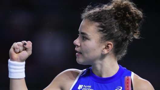 Italy's Jasmine Paolini celebrates after winning a point against Slovakia's Rebecca Sramkova during the Billie Jean King Cup final at the Martin Carpena Sports Hall in Malaga, southern Spain, on Wednesday, Nov. 20, 2024. (AP Photo/Manu Fernandez)