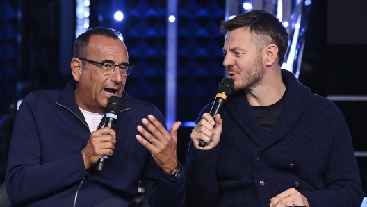 Carlo Conti (S) con Alessandro Cattelan (D)  durante la conferenza stampa di presentazione di Sanremo Giovani in onda a partire dal 12 novembre su Rai Due, Roma, 11 novembre 2024. ANSA/RICCARDO ANTIMIANI