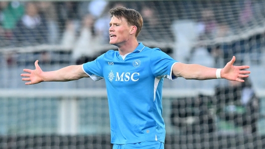 Napoli's Scott Mctominay jubilates after scoring the gol (0-1) during the italian Serie A soccer match Torino FC vs SSC Napoli  at the Olimpico Grande Torino Stadium in Turin, Italy, 1st December 2024 ANSA/ALESSANDRO DI MARCO