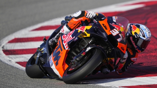 epa11729107 Spanish MotoGP rider Pedro Acosta of KTM team in action during the training session of the Official Barcelona Test for the 2025 season, at Montmelo racetrack in Barcelona, Spain, 19 November 2024.  EPA/Alejandro Garcia