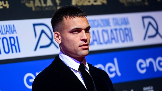 Inter Milan's Argentine forward #10 Lautaro Martinez poses as he arrives at the Italian Footballers' Association (AIC) gala and awards ceremony in Milan, on December 2, 2024. (Photo by Piero CRUCIATTI / AFP)