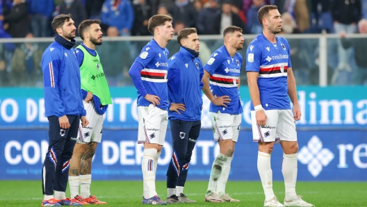 Sampdoria?s players at the end of the match during the Serie B soccer match between Sampdoria and Catanzaro at the Luigi Ferraris Stadium in Genova, Italy - Saturday, November 30, 2024. Sport - Soccer . (Photo by Tano Pecoraro/Lapresse)