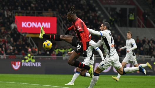 MILAN, ITALY - FEBRUARY 25: Rafael Leao of AC Milan in action during the Serie A TIM match between AC Milan and Atalanta BC at Stadio Giuseppe Meazza on February 25, 2024 in Milan, Italy. (Photo by Claudio Villa/AC Milan via Getty Images)