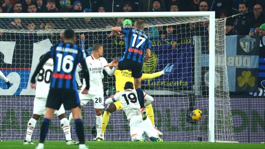 Atalanta's Charles De Ketelaere scores the goal 1-0 during the Italian Serie A soccer match Atalanta BC vs AC Milan at Gewiss Stadium in Bergamo, Italy, 6 December 2024. ANSA/MICHELE MARAVIGLIA