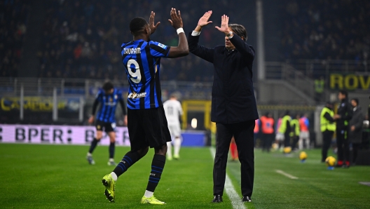 MILAN, ITALY - DECEMBER 06: Marcus Thuram of FC Internazionale celebrates after scoring his team's third goal with his coach Simone Inzaghi during the Serie match between Inter and Parma at Stadio Giuseppe Meazza on December 06, 2024 in Milan, Italy. (Photo by Mattia Ozbot - Inter/Inter via Getty Images)