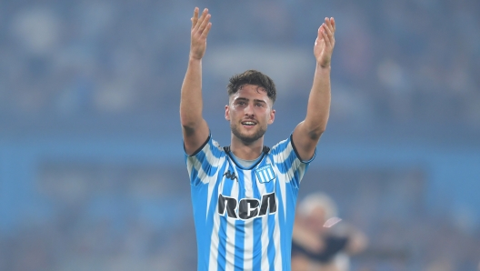 AVELLANEDA, ARGENTINA - OCTOBER 31: Marco Di Cesare of Racing Club celebrates after winning the Copa CONMEBOL Sudamericana 2024 Semifinal second leg match between Racing Club and Corinthians  at Presidente Peron Stadium on October 31, 2024 in Avellaneda, Argentina. (Photo by Marcelo Endelli/Getty Images)