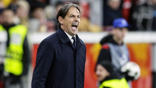 epa11769295 Coach Simone Inzaghi of Inter reacts during the UEFA Champions League match between Bayer Leverkusen and Inter Milan in Leverkusen, Germany, 10 December 2024.  EPA/RONALD WITTEK