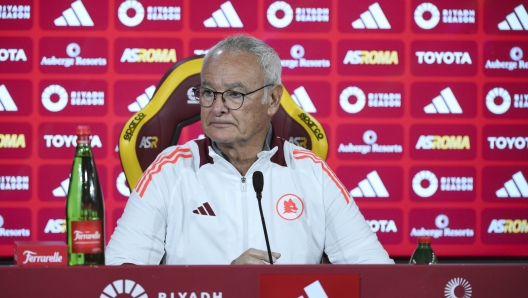 ROME, ITALY - DECEMBER 05: AS Roma coach Claudio Ranieri during a press conference at Centro Sportivo Fulvio Bernardini on December 05, 2024 in Rome, Italy. (Photo by Luciano Rossi/AS Roma via Getty Images)