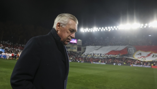 epa11777850 Real Madrid's head coach Carlo Ancelotti looks on during the Spanish LaLiga soccer match between Rayo Vallecano and Real Madrid, in Madrid, Spain, 14 December 2024.  EPA/JUANJO MARTIN