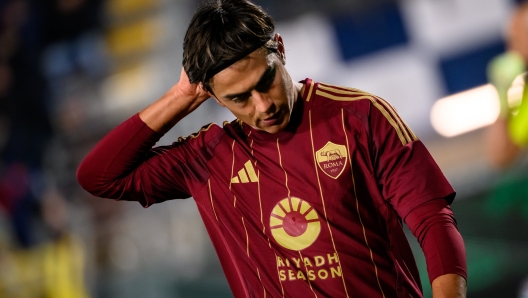 COMO, ITALY - DECEMBER 15: Paulo Dybala of AS Roma during the Serie A match between Como and Roma at Stadio G. Sinigaglia on December 15, 2024 in Como, Italy. (Photo by Fabio Rossi/AS Roma via Getty Images)