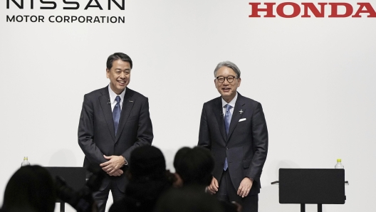 FILE - Nissan Chief Executive Makoto Uchida, left, and Honda President Toshihiro Mibe attend a joint news conference in Tokyo, Friday, March 15, 2024. (Kyodo News via AP, File)