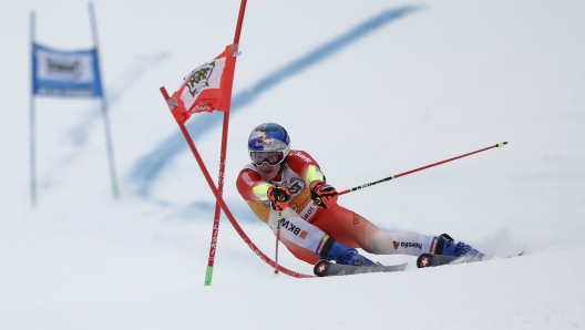 Switzerland's Marco Odermatt speeds down the course during an alpine ski, men's World Cup giant slalom, in Alta Badia, Italy, Sunday, Dec. 22, 2024. (AP Photo/Gabriele Facciotti)