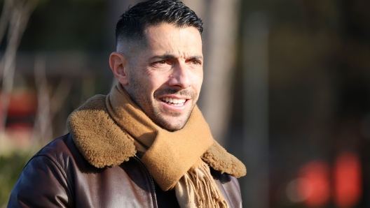 CAIRATE, ITALY - DECEMBER 17: Geoffrey Moncada Technical Director of AC Milan looks on during a Training Session at Milanello on December 17, 2024 in Cairate, Italy. (Photo by Sara Cavallini/AC Milan via Getty Images)