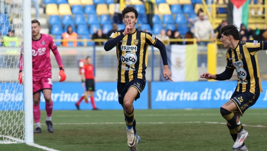 Floriani Mussolini Romano  (SS Juve Stabia);  esulta dopo il gol 1-0   durante la partita tra Juve Stabia-Cesena  del Campionato italiano di calcio Serie BKT 2024/2025 - Stadio Romeo Menti, Castellammare di Stabia, Italia - 22 Dicembre  2024 - Sport (Photo by Alessandro Garofalo/LaPresse)   Floriani Mussolini Romano  (SS Juve Stabia);  celebrates after scoring  goal 1-0  during the Serie BKT soccer match between Juve Stabia and Cesena  at the Romeo Menti Stadium in Castellammare di Stabia, southern italy - Friday December 22, 2024. Sport - Soccer .  (Photo by Alessandro Garofalo/LaPresse)