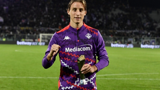 Fiorentina's Edoardo Bove Panini Player of the match during the Serie A Enilive 2024/2025 match between Fiorentina and Roma - Serie A Enilive at Artemio Franchi Stadium - Sport, Soccer - Florence, Italy - Sunday October 27, 2024 (Photo by Stringer/LaPresse)