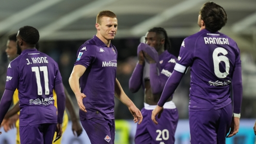 Fiorentina?s Pietro Commuzzo and Fiorentina's Luca Ranieri leave the field with head down at the end of the Serie A Enilive 2024/2025 match between Fiorentina and Udinese - Serie A Enilive at Artemio Franchi Stadium - Sport, Soccer - Florence, Italy - Monday December 23, 2024 (Photo by Massimo Paolone/LaPresse)