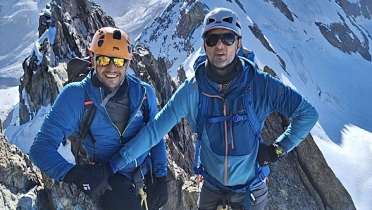 Luca Perazzini, 42 anni, e Cristian Gualdi, di 48 anni, i due alpinisti emiliani, scivolati in un canalone sul Gran Sasso a quota 2.700 metri, dove sono bloccati da domenica pomeriggio in attesa dei soccorsi, sospesi da ore a causa del maltempo che imperversa sulla zona, con visibilità ridotta a zero e raffiche di vento a 100 km orari. Facebook Luca Perazzini + ATTENZIONE LA FOTO NON PUO' ESSERE PUBBLICATA O RIPRODOTTA SENZA L'AUTORIZZAZIONE DELLA FONTE DI ORIGINE CUI SI RINVIA + NPK