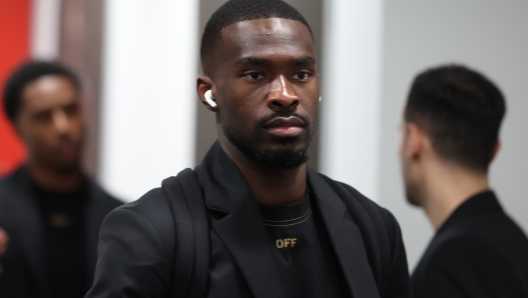 MILAN, ITALY - DECEMBER 15:  Fikayo Tomori of AC Milan arrives before the Serie A match between AC Milan and Genoa at Stadio Giuseppe Meazza on December 15, 2024 in Milan, Italy. (Photo by Claudio Villa/AC Milan via Getty Images)