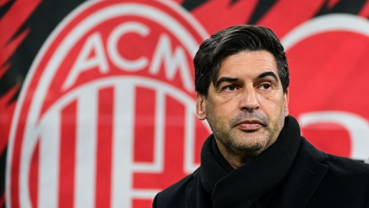 AC Milan's Portuguese coach Paulo Fonseca  looks on during the Italian Serie A football match between AC Milan and AS Roma at San Siro Stadium in Milan, Italy on December 29, 2024. (Photo by Piero CRUCIATTI / AFP)