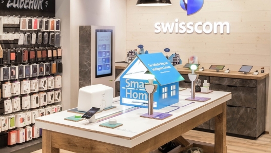 SWISSCOM COMPAGNIA TELEFONICA SVIZZERA SOCIETA' DI TELECOMUNICAZIONI TELEFONIA MOBILE E FISSA NEGOZIO STORE - SWISSCOM COMPLETA LACQUISIZIONE DI VODAFONE ITALIA - FOTO ARCHIVIO - fotografo: IMAGOECONOMICA