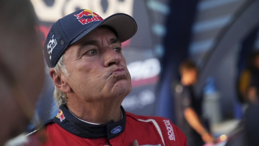 Ford driver Carlos Sainz of Spain speaks to journalists after a training two days before the start of the Dakar Rally in Bisha, Saudi Arabia, Wednesday, Jan. 1, 2025. (AP Photo/Christophe Ena)