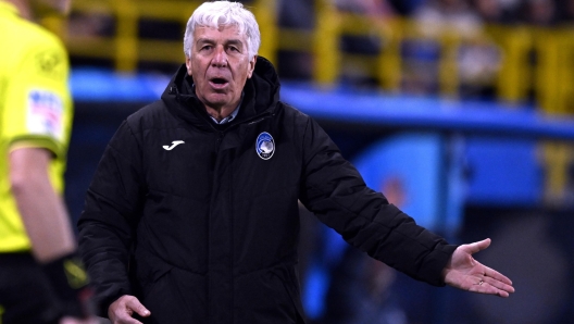 epa11802690 Gian Piero Gasperini, head coach of BC Atalanta, reacts during the Suppercoppa Italiana semi-finals match between Inter FC and BC Atalanta, in Riyadh, Saudi Arabia, 02 January 2025.  EPA/STRINGER