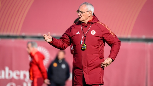 ROME, ITALY - JANUARY 02: AS Roma coach Claudio Ranieri during a training session at Centro Sportivo Fulvio Bernardini on January 02, 2025 in Rome, Italy. (Photo by Fabio Rossi/AS Roma via Getty Images)