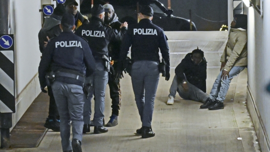 Tiziano Manzoni/LaPresse  3-01- 2025  Bergamo, Italia  Cronaca Nera Bergamo Via Tiraboschi  omicidio Mamadi Tunkara Addetto sicurezza carrefur accoltellato - Bergamo Via Tiraboschi  omicidio Mamadi Tunkara - fotografo: Tiziano Manzoni