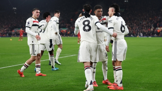 LIVERPOOL, ENGLAND - JANUARY 05: Lisandro Martinez of Manchester United celebrates with teammates after scoring his team's first goal during the Premier League match between Liverpool FC and Manchester United FC at Anfield on January 05, 2025 in Liverpool, England. (Photo by Carl Recine/Getty Images)