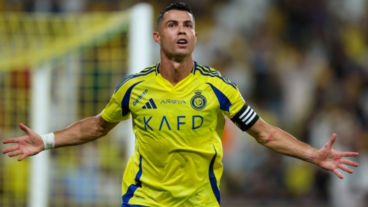 RIYADH, SAUDI ARABIA - AUGUST 22: Cristiano Ronaldo of Al Nassr celebrating after scores the 1st goal during the Saudi Pro League match between Al Nassr and Al Raed at Al Awwal Park Stadium on August 22, 2024 in Riyadh, Saudi Arabia. (Photo by Yasser Bakhsh/Getty Images)