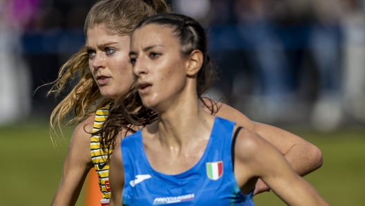 ANTALYA, TURKEY - DECEMBER 08: Nadia Battocletti of Italy and Konstanze Klosterhalfen of Germany compete during Women's Senior cross country race during the 30th SPAR European Cross Country Championships on December 08, 2024 in Antalya, Turkey. (Photo by Maja Hitij/Getty Images for European Athletics)