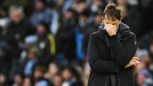 (FILES) West Ham United's Spanish manager Julen Lopetegui reacts during the English Premier League football match between Manchester City and West Ham United at the Etihad Stadium in Manchester, north west England, on January 4, 2025. West Ham sacked manager Julen Lopetegui on January 8, 2025 after just 22 games in charge, with former Chelsea boss Graham Potter expected to replace him at the London Stadium. The Hammers are 14th in the Premier League table, seven points above the relegation zone, after just six wins in 20 matches during the Spaniard's tenure. (Photo by Oli SCARFF / AFP) / RESTRICTED TO EDITORIAL USE. No use with unauthorized audio, video, data, fixture lists, club/league logos or 'live' services. Online in-match use limited to 120 images. An additional 40 images may be used in extra time. No video emulation. Social media in-match use limited to 120 images. An additional 40 images may be used in extra time. No use in betting publications, games or single club/league/player publications. /