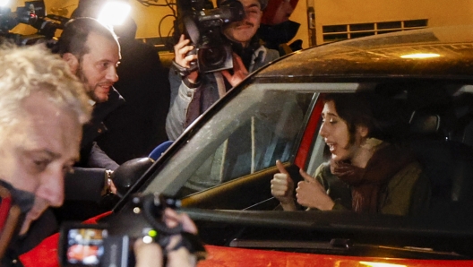 Cecilia Sala as she returns to her home in Rome, Italy, 08 January 2025. Italian journalist Cecilia Sala arrived in Italy on 08 January after being released from an Iranian jail. Sala, who works for the newspaper Il Foglio and the podcast company Chora Media, was arrested on 19 December 2024 while reporting in Tehran, Iran. ANSA/FABIO FRUSTACI